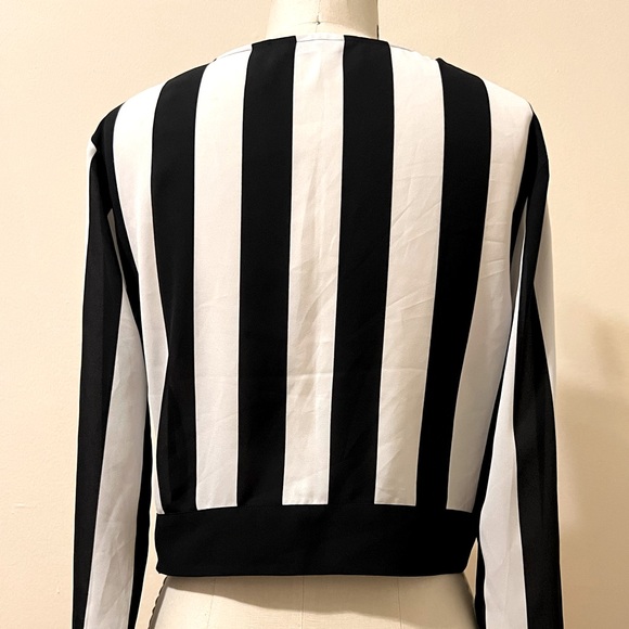 New striped wrapped front top - Picture 4 of 8
